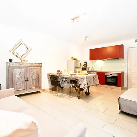 Апартаменты The Old Port Chez Antonella Канны